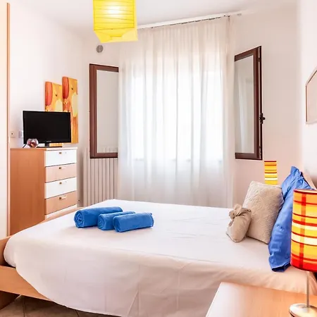 Orange House Apartment