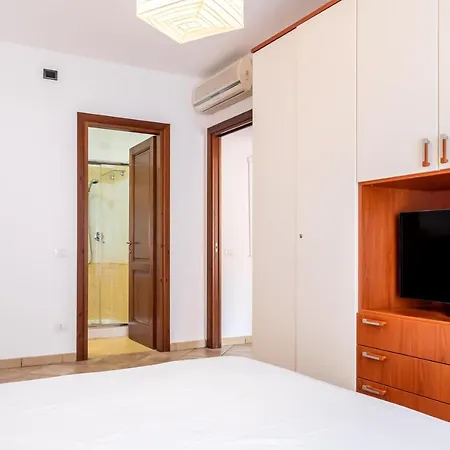 Orange House Apartment