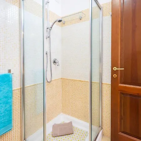Orange House Apartment *